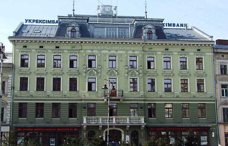 Укрексімбанк продає власні офісні приміщення в центрі Львова